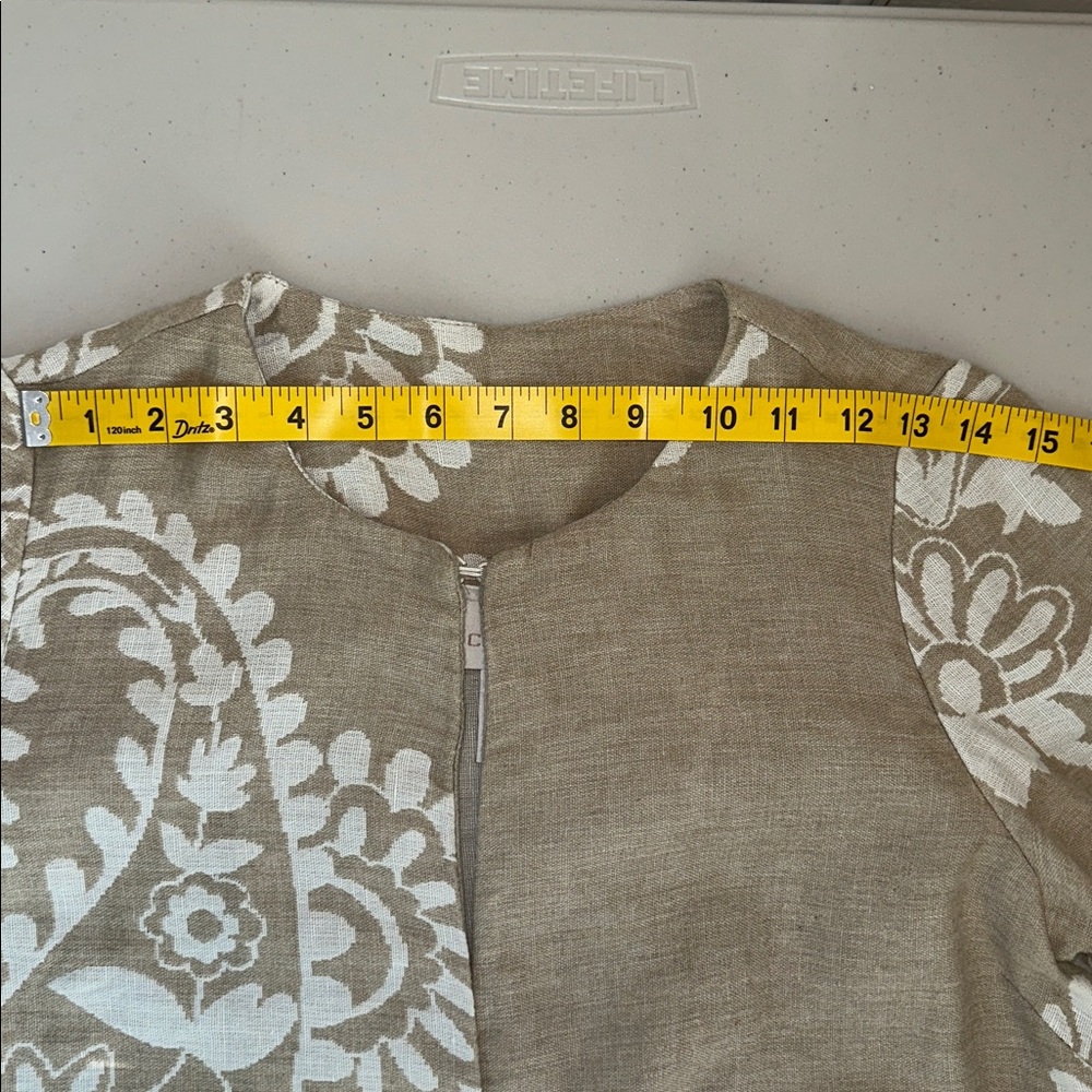Versatile CHICO’S Linen Beige and White Floral Tunic, Blazer, or Jacket, Size 0. - Picture 7 of 13